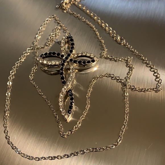 Beautiful silver tone necklace with black and clear stones on cross - Picture 15 of 16